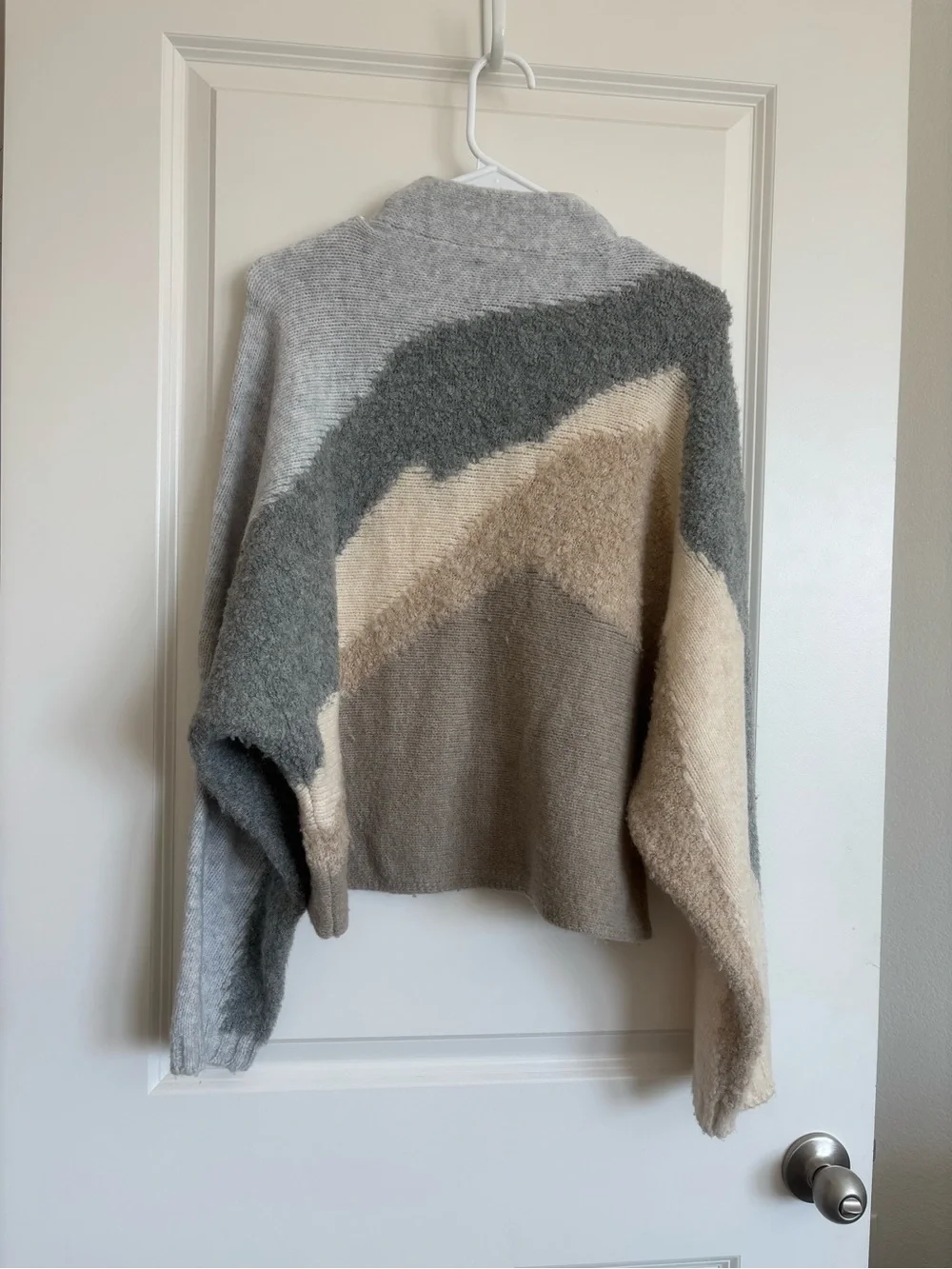 Abercrombie & Fitch Neutral sweater